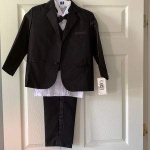Boys tuxedo size 7
